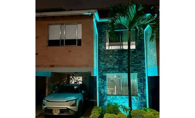 HERMOSA CASA  EN  LA ESTRELLA 3 NIVELES SECTOR  SURAMERICA
