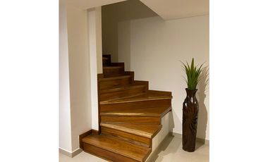 HERMOSA CASA  EN  LA ESTRELLA 3 NIVELES SECTOR  SURAMERICA