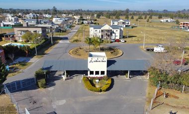 Venta Casa En Altos del Casco  Barrio Privado  Zarate