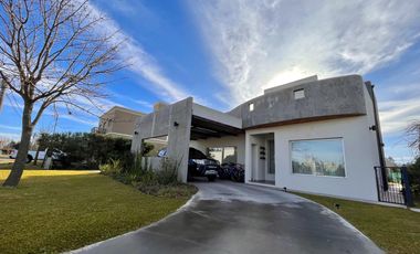 Venta Casa En Altos del Casco  Barrio Privado  Zarate
