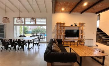 Venta Casa En Altos del Casco  Barrio Privado  Zarate