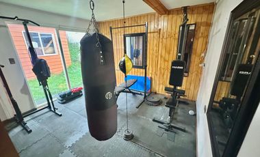 AMPLIA CASA DE UN PISO CALLE ISLA DEL REY