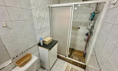 AMPLIA CASA DE UN PISO CALLE ISLA DEL REY