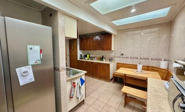 AMPLIA CASA DE UN PISO CALLE ISLA DEL REY