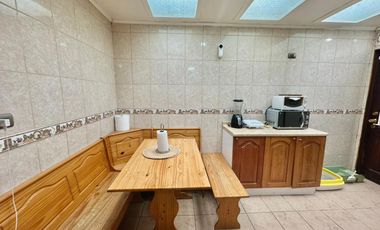 AMPLIA CASA DE UN PISO CALLE ISLA DEL REY