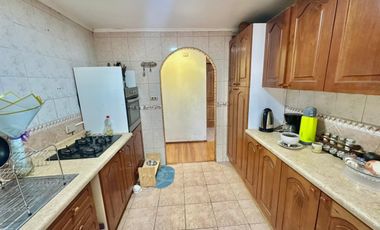 AMPLIA CASA DE UN PISO CALLE ISLA DEL REY