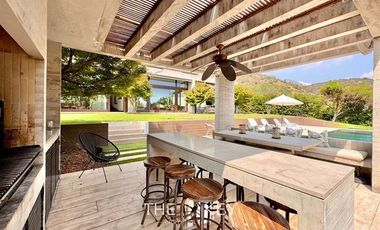 Casa en venta de 5 dorm. en Lo Barnechea