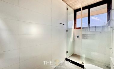 Casa en venta de 5 dorm. en Lo Barnechea
