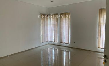 Rumah 3 Lantai Di Dago Resort Bandung