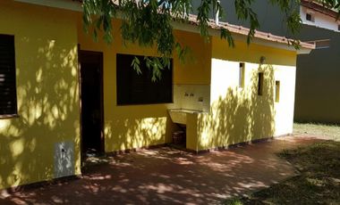 OPORTUNIDAD.HERMOSA CASA EN  PLENO CENTRO. A 4 CDRAS DEL MAR Y 3 DE  TERMINAL DE ÓMNIBUS. ¡EXCELENTE ESTADO!