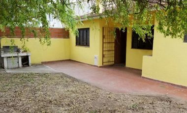 OPORTUNIDAD.HERMOSA CASA EN  PLENO CENTRO. A 4 CDRAS DEL MAR Y 3 DE  TERMINAL DE ÓMNIBUS. ¡EXCELENTE ESTADO!