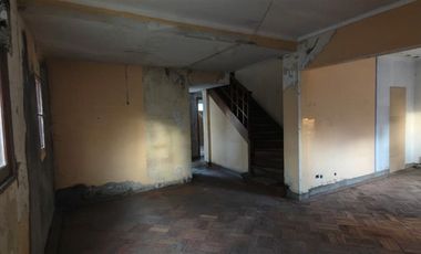 Casa comercial venta 6 dormitorios Providencia Metro Colon
