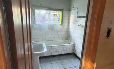 Casa comercial venta 6 dormitorios Providencia Metro Colon