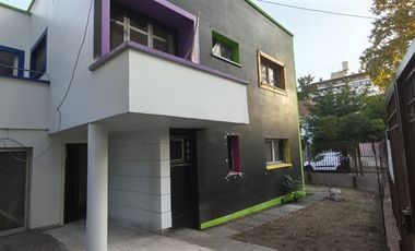 Casa comercial venta 6 dormitorios Providencia Metro Colon