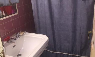 CASA EN ESQUINA ANTIGUA 4 AMB 2 BAÑOS MAS 110 M2 A TERMINAR EN PLANTA ALTA
