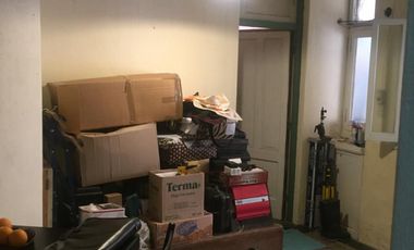 CASA EN ESQUINA ANTIGUA 4 AMB 2 BAÑOS MAS 110 M2 A TERMINAR EN PLANTA ALTA