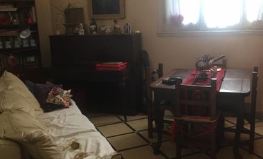 CASA EN ESQUINA ANTIGUA 4 AMB 2 BAÑOS MAS 110 M2 A TERMINAR EN PLANTA ALTA
