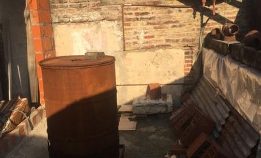 CASA EN ESQUINA ANTIGUA 4 AMB 2 BAÑOS MAS 110 M2 A TERMINAR EN PLANTA ALTA