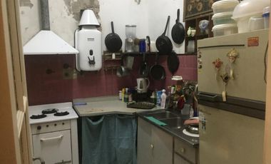 CASA EN ESQUINA ANTIGUA 4 AMB 2 BAÑOS MAS 110 M2 A TERMINAR EN PLANTA ALTA