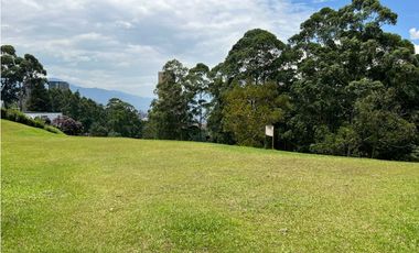 Hermoso Lote en Venta en las Palmas - Listo para construir