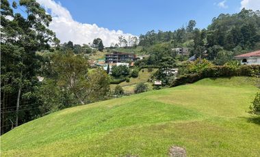 Hermoso Lote en Venta en las Palmas - Listo para construir