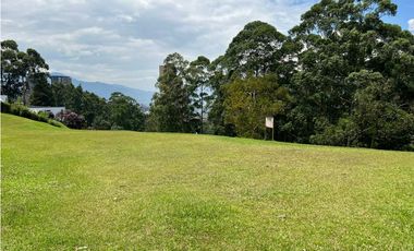 Hermoso Lote en Venta en las Palmas - Listo para construir