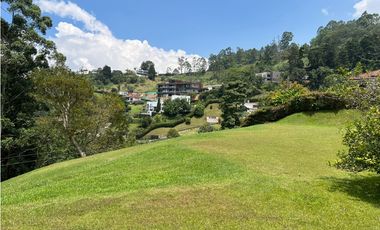 Hermoso Lote en Venta en las Palmas - Listo para construir