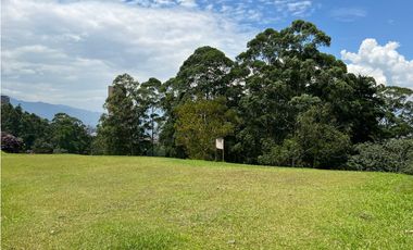 Hermoso Lote en Venta en las Palmas - Listo para construir