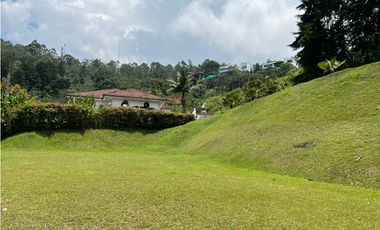 Hermoso Lote en Venta en las Palmas - Listo para construir