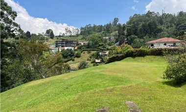 Hermoso Lote en Venta en las Palmas - Listo para construir