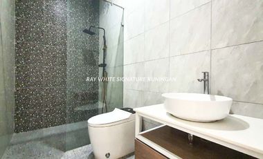 Rumah Bangunan Baru Siap Huni Lokasi Dalam Komplek Pondok Kelapa