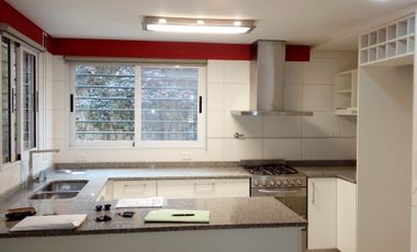 Estupenda Casa 2 Dorm - Patio - Cochera - Almafuerte 305 - Lomas