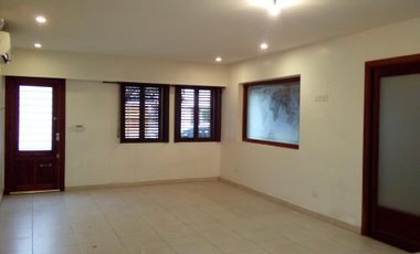 Estupenda Casa 2 Dorm - Patio - Cochera - Almafuerte 305 - Lomas