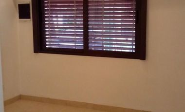 Estupenda Casa 2 Dorm - Patio - Cochera - Almafuerte 305 - Lomas