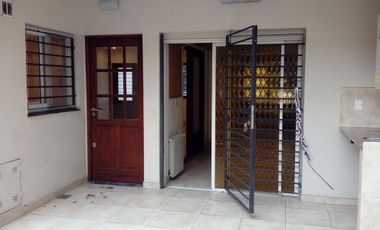 Estupenda Casa 2 Dorm - Patio - Cochera - Almafuerte 305 - Lomas