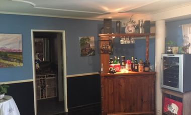 Casa amplia de 4 ambientes en Quilmes.