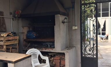Casa amplia de 4 ambientes en Quilmes.