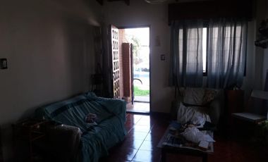 CASA DE TRES AMBIENTES EN JOSE LEON SURAEZ