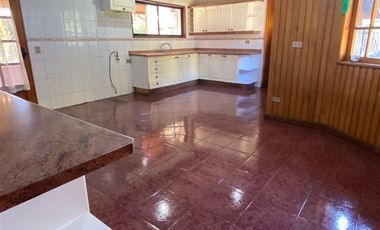 Casa en venta de 5 dorm. en Villarrica
