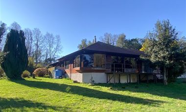 Casa en venta de 5 dorm. en Villarrica