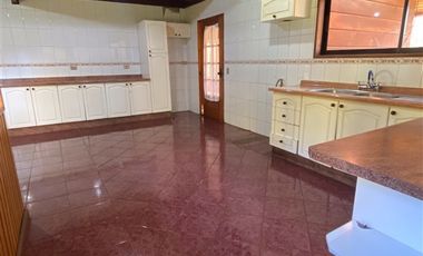 Casa en venta de 5 dorm. en Villarrica