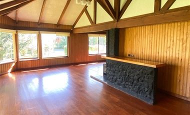 Casa en venta de 5 dorm. en Villarrica