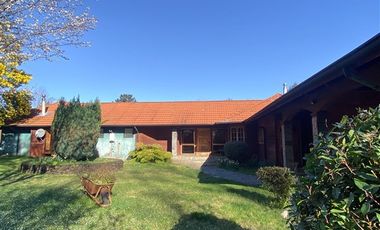 Casa en venta de 5 dorm. en Villarrica