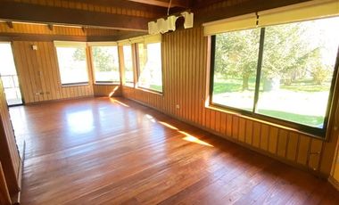 Casa en venta de 5 dorm. en Villarrica