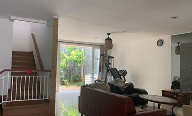 Rumah Green Court Jl Danau Batur, Cengkareng