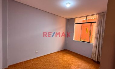 Venta de linda casa de 3 pisos mas azotea en Urb. San Isidro I Etapa, rodeada de parques
Ubicada cerca de Av. Metropolitana II, Universidad Privada d