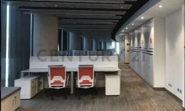 Arriendo iluminada oficina con Leed Gold