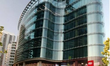 Arriendo iluminada oficina con Leed Gold