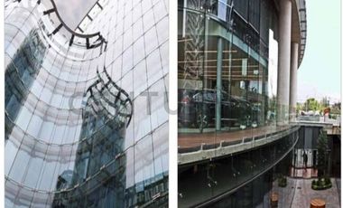 Arriendo iluminada oficina con Leed Gold