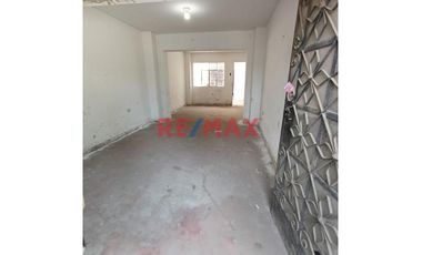 🏡 Venta De Casa Como Terreno En San Martín De Porres